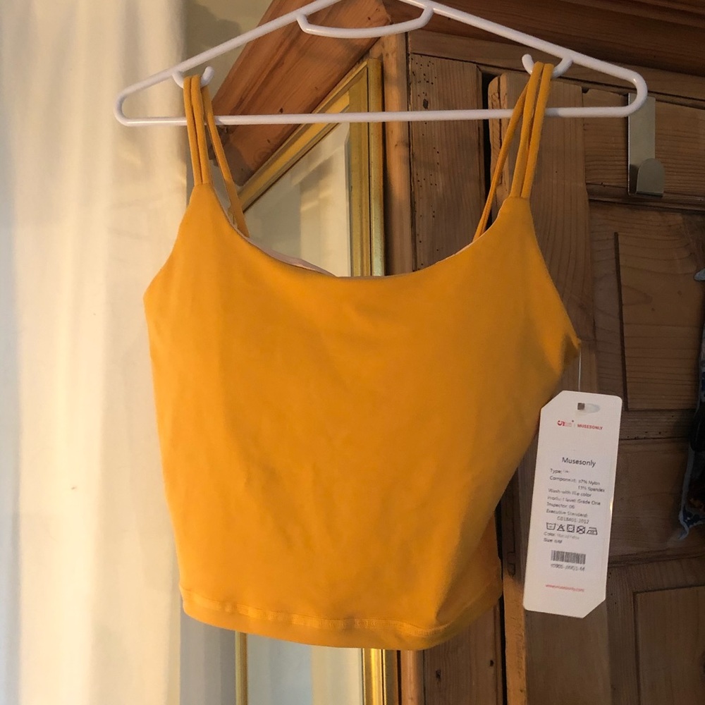 Musesonly NWT Crop Yoga Top
